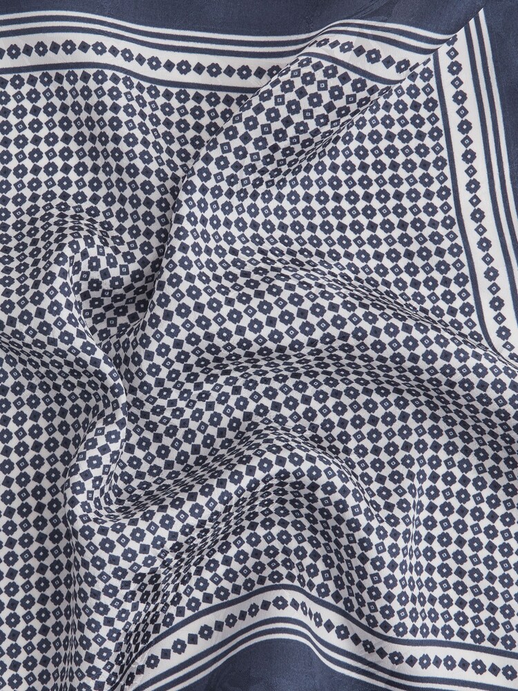 Reiss Navy/Ivory Martino Silk Geometric Pocket Square - Image 5 of 5
