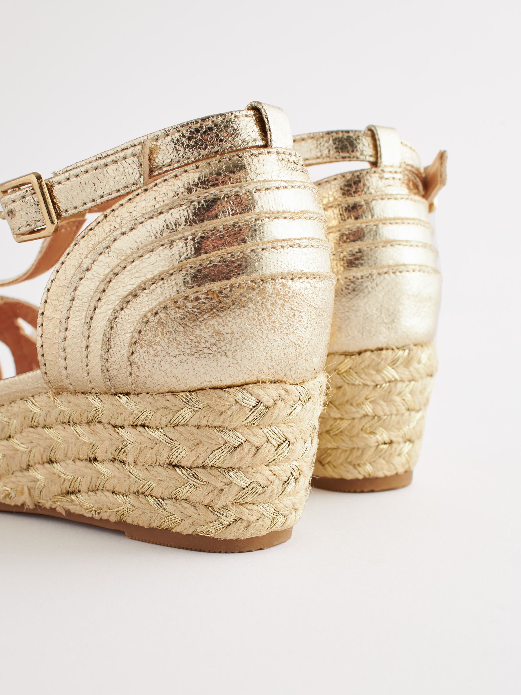 Woven wedges top