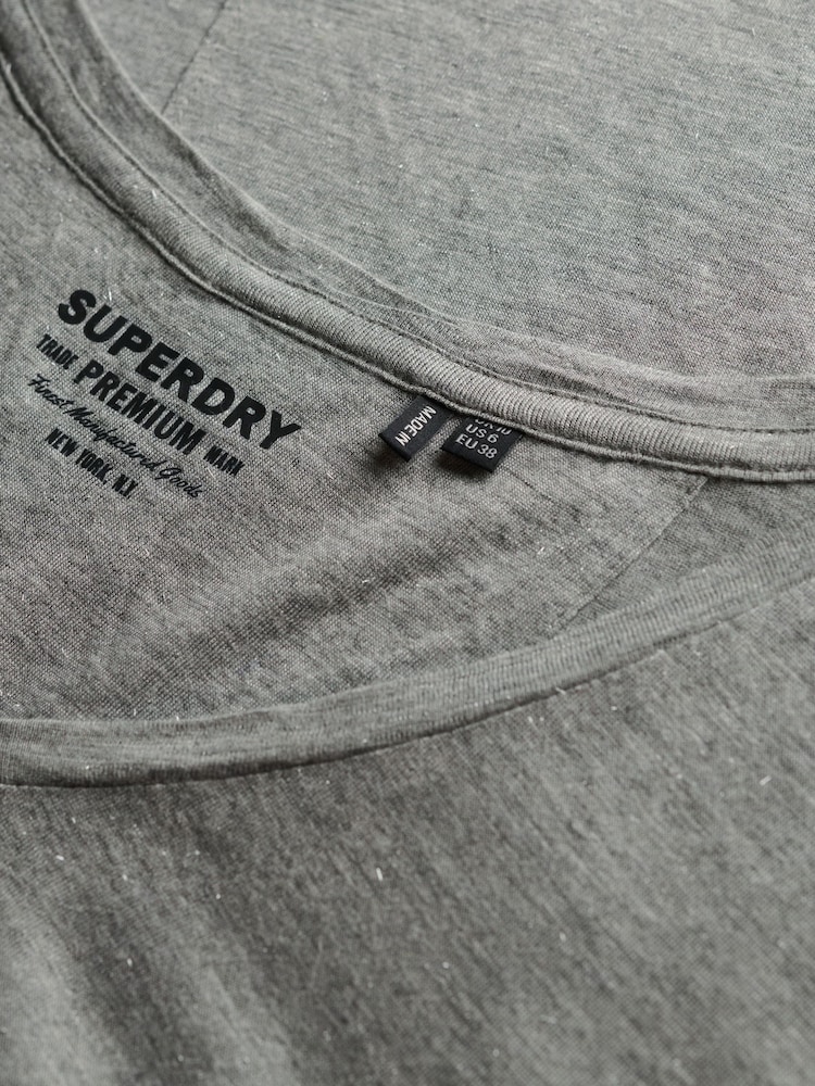 Plateado - Superdry Camiseta bordada con cuello en V bordada en - Imagen 6 de 6 Plateado - Superdry Camiseta bordada con cuello en V bordada en - Imagen 6 de 6