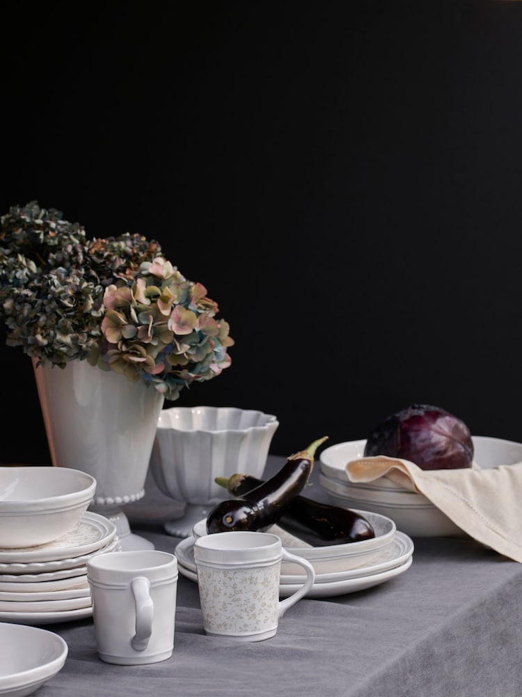 Laura Ashley 16 Piece White Dinnerset Artisan collectables - Image 2 of 2 Laura Ashley 16 Piece White Dinnerset Artisan collectables - Image 2 of 2