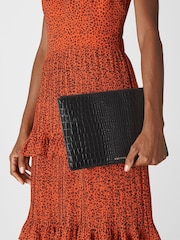 Whistles Mittelgroße Clutch in glänzender Krokodil-Optik - Bild 1 von 4