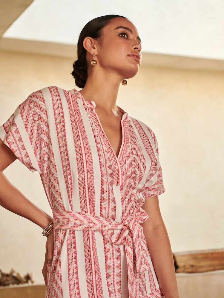 Weiß, pink: - Besticktes Midikleid im Kaftan-Stil - Bild 2 von 5