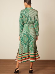 Grün mit Foulardmuster - Langärmeliges Midi-Hemdkleid mit Gürtel - Bild 2 von 4