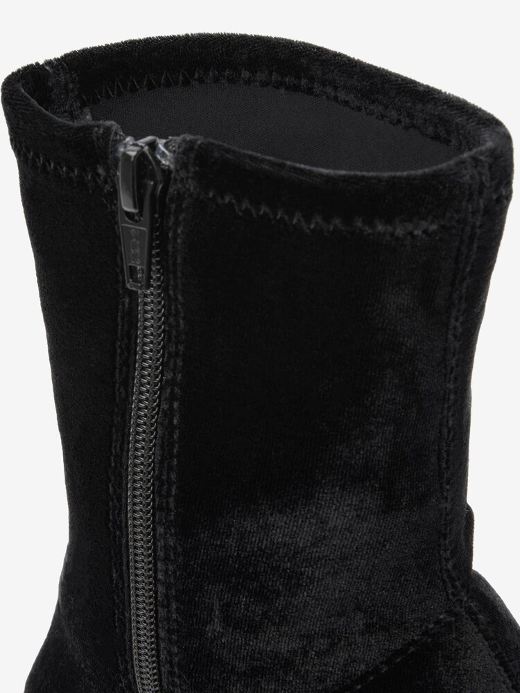 Schwarzer Samt - Sockenstiefel mit runder Spitze - Bild 6 von 6 Schwarzer Samt - Sockenstiefel mit runder Spitze - Bild 6 von 6