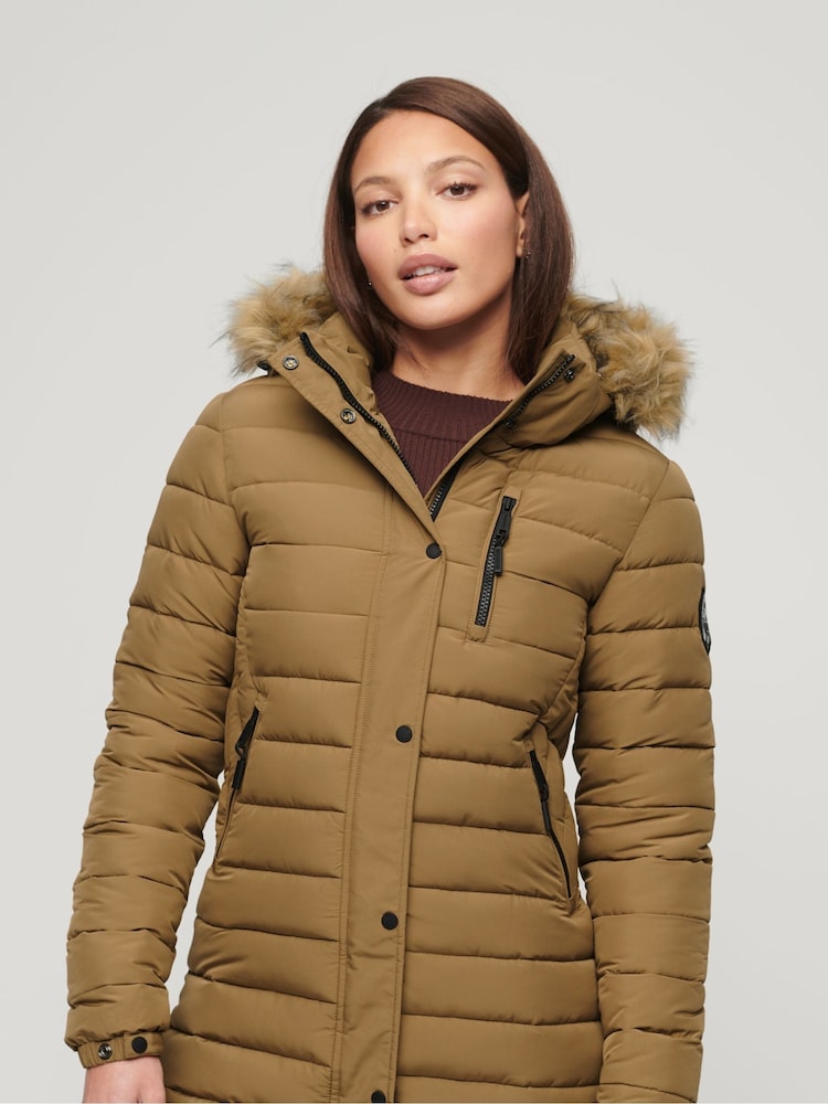 Brązowy - Długi, lekko ocieplany płaszcz puchowy Superdry z kapturem i sztucznym futerkiem - Image 3 of 9