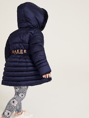 Granatowy płaszcz nieprzemakalny Baker by Ted Baker z rozkloszowanym dołem i rękawiczkami - Image 6 of 15