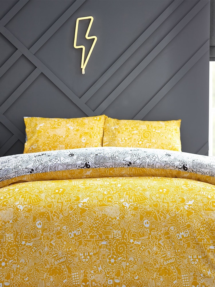furn. White/Black Doodle Abstract Reversible Duvet Cover and Pillowcase Set - Image 2 of 6