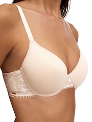 بيج - حمالة صدر للتيشرتات إسفنج ميموري فوم بسلك سفلي Comfort Day To Night من Chantelle - صورة 3 من 4