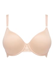 بيج - حمالة صدر للتيشرتات إسفنج ميموري فوم بسلك سفلي Comfort Day To Night من Chantelle - صورة 4 من 4