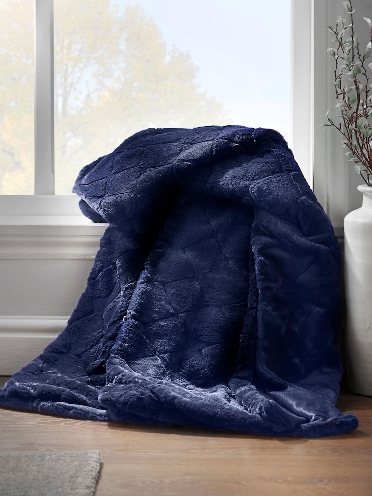 Catherine Lansfield Teddy Cosy and Soft Diamond Fleece Throw - صورة 1 من 4 Catherine Lansfield Teddy Cosy and Soft Diamond Fleece Throw - صورة 1 من 4