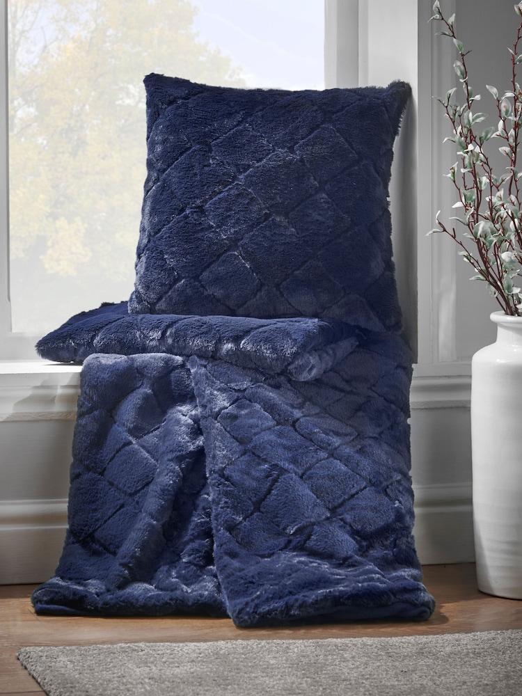 Catherine Lansfield Blue Teddy Cosy and Soft Diamond Fleece Throw - Image 2 of 4