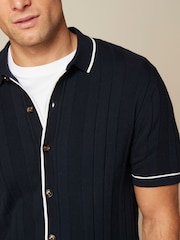 Marineblaue Textur - Durchgeknöpftes Polo-Shirt - Bild 5 von 8