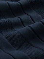 Marineblaue Textur - Durchgeknöpftes Polo-Shirt - Bild 8 von 8