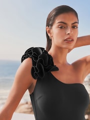 Schwarz - Bauchformender One-Shoulder-Badeanzug mit Rüschen - Bild 3 von 6