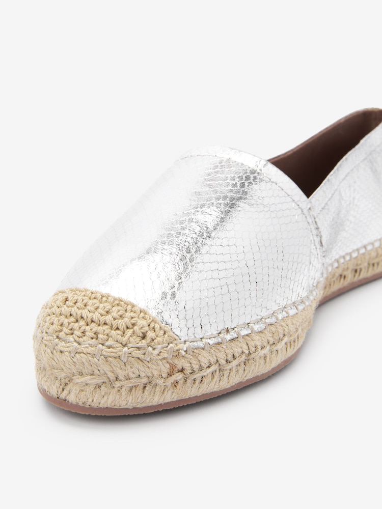 srebrna (barva); srebro - Espadrile z ravnim podplatom Forever Comfort® - Slika 6 iz 6 srebrna (barva); srebro - Espadrile z ravnim podplatom Forever Comfort® - Slika 6 iz 6