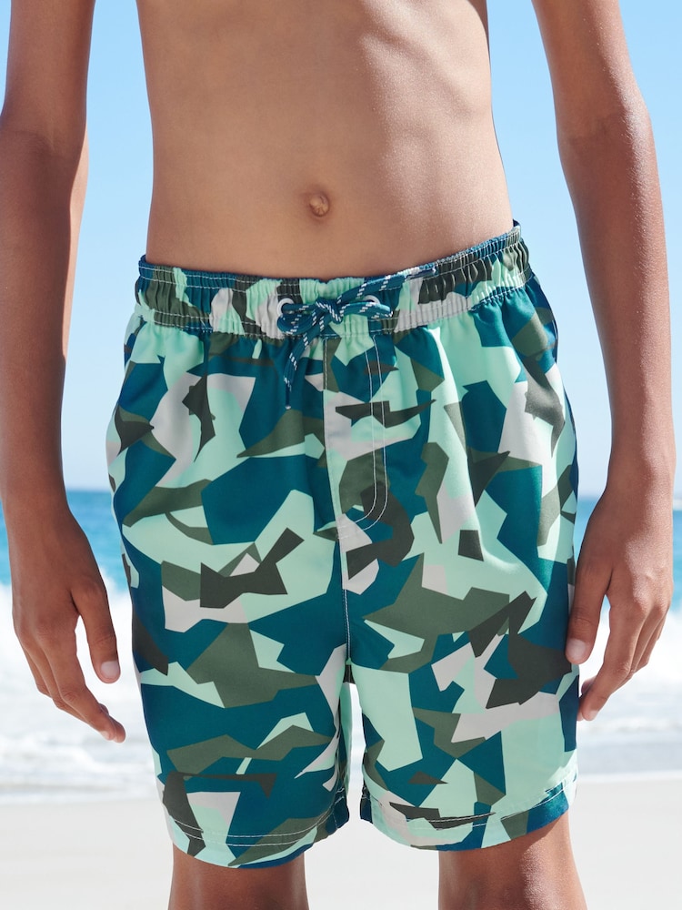 Mineral/Camouflagemuster - Badeshorts (3–16 Jahre) - Bild 1 von 6 Mineral/Camouflagemuster - Badeshorts (3–16 Jahre) - Bild 1 von 6