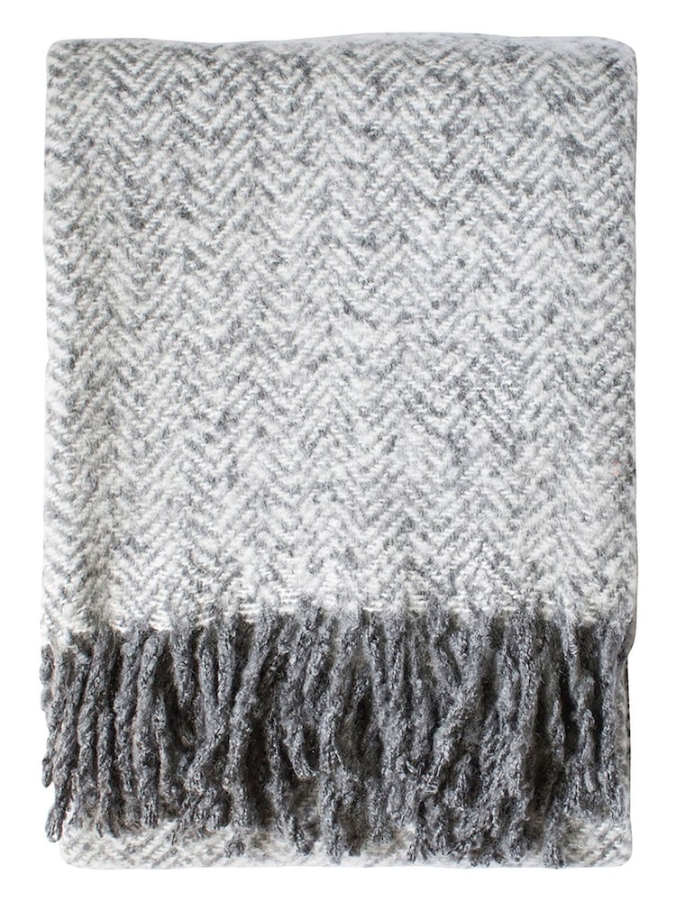 Gallery Home Grey Herringbone Throw - Image 3 of 3 Gallery Home Grey Herringbone Throw - Image 3 of 3