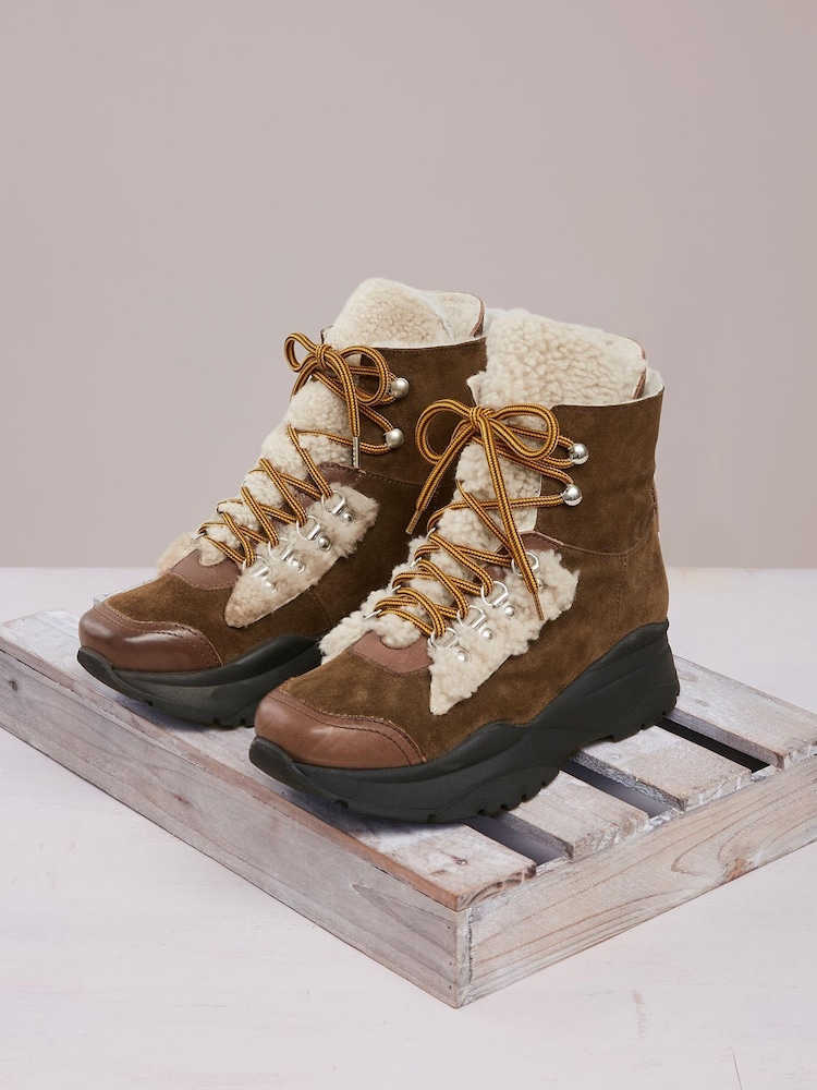 Celtic & Co. Brown Hiker Trainers - Image 5 of 6