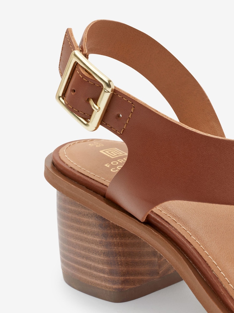 Rjava - Usnjeni asimetrični sandali s široko peto Forever Comfort® - Slika 6 iz 6