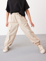 Neutral/Stein - Parachute-Cargohose mit Bündchen (3 bis 16 Jahre) - Bild 2 von 6