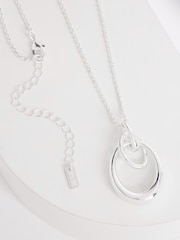 Silver Tone Interlocking Circle Pendant Necklace - Image 4 of 4
