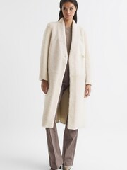 Crema - Abrigo largo de borreguito con diseño reversible Neave de Reiss - Imagen 3 de 8