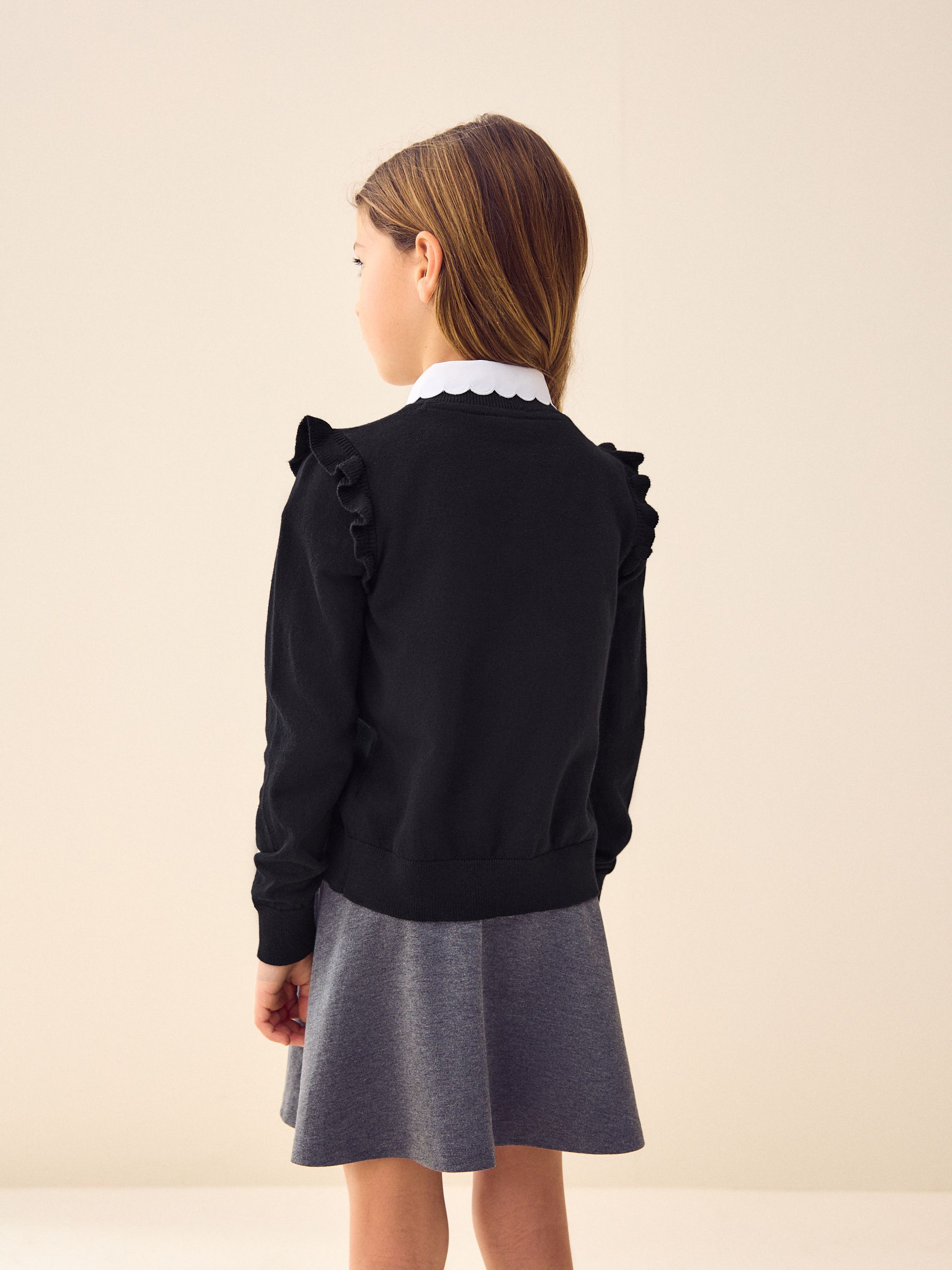 Next：日本 ブラック - コットンリッチ フリルショルダー