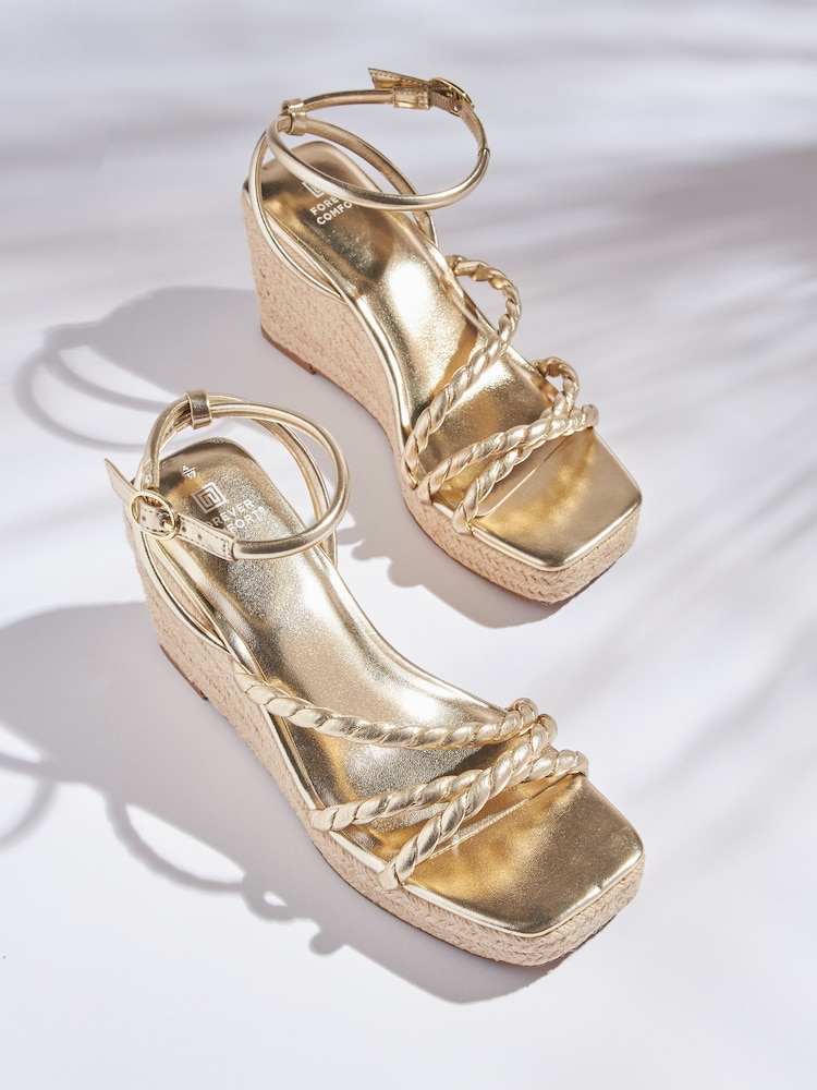 Gold - Forever Comfort® Sandalen mit gedrehten Riemen, eckiger Zehenpartie und Keilabsatz - Bild 1 von 6 Gold - Forever Comfort® Sandalen mit gedrehten Riemen, eckiger Zehenpartie und Keilabsatz - Bild 1 von 6
