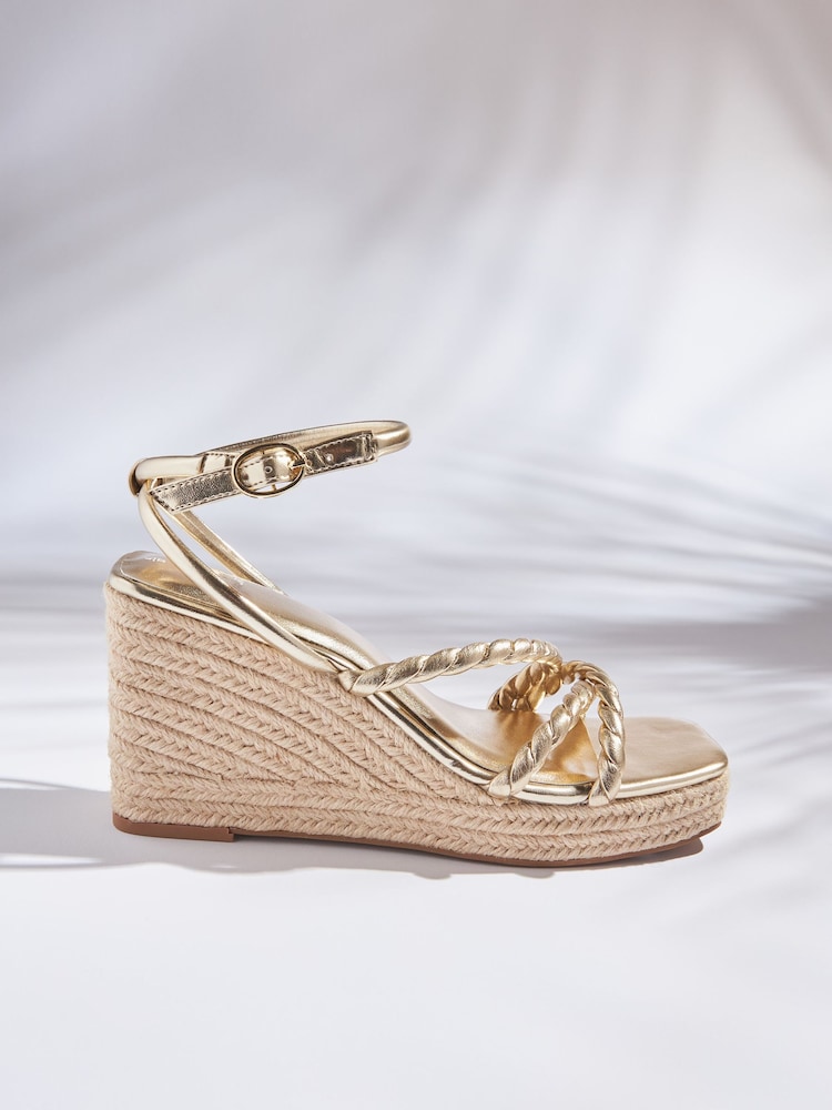 Gold - Forever Comfort® Sandalen mit gedrehten Riemen, eckiger Zehenpartie und Keilabsatz - Bild 2 von 6 Gold - Forever Comfort® Sandalen mit gedrehten Riemen, eckiger Zehenpartie und Keilabsatz - Bild 2 von 6