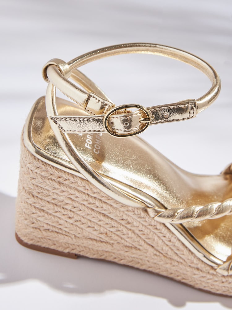 Gold - Forever Comfort® Sandalen mit gedrehten Riemen, eckiger Zehenpartie und Keilabsatz - Bild 6 von 6 Gold - Forever Comfort® Sandalen mit gedrehten Riemen, eckiger Zehenpartie und Keilabsatz - Bild 6 von 6