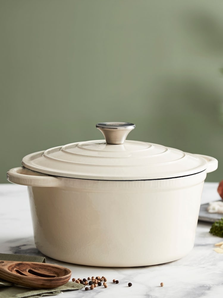 Barbary & Oak Cream 24cm Foundry Round Cast Iron Casserole Pan - Image 1 of 7