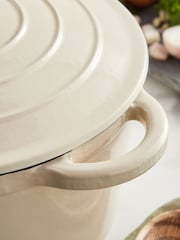 Barbary & Oak Cream 24cm Foundry Round Cast Iron Casserole Pan - Image 5 of 7