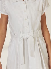 Beli gingham - Šolska obleka s pasom in elastiko za lase Rich (3-14let) - Slika 4 iz 8