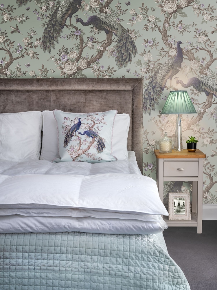 Laura Ashley White Superior Goose Feather and Down Duvet 13.5 Tog - Image 1 of 4
