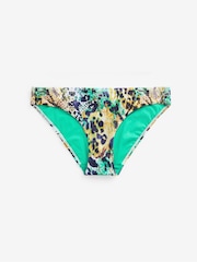 Grün mit Schlangenhautmuster - Myleene Klass Bikinihose mit hohem Beinausschnitt und Schlangenmuster, Grün - Bild 3 von 3