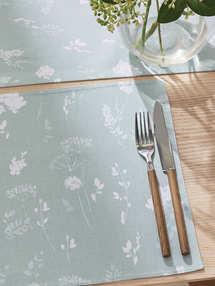 Catherine Lansfield 4 Pack Green Meadowsweet Floral Wipeable 100% Cotton Placemats - Image 2 of 3