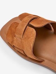 Marron fauve en daim - Sandales plates en cuir Forever Comfort® - Image 6 de 6