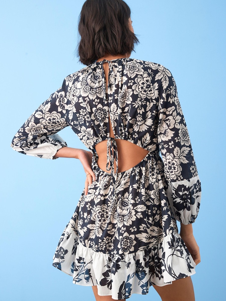 Schwarz/Weiß geblümt - Langärmeliges Mini-Sommerkleid aus 100 % Baumwolle - Bild 2 von 4 Schwarz/Weiß geblümt - Langärmeliges Mini-Sommerkleid aus 100 % Baumwolle - Bild 2 von 4