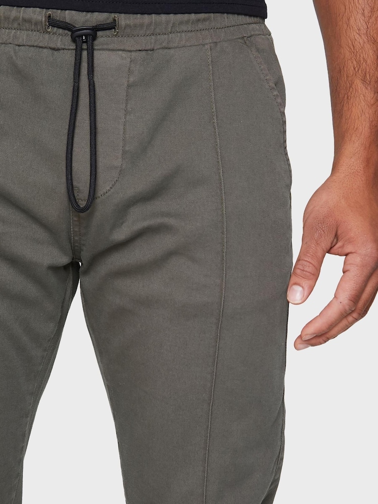 Verde - Pantalones informales de corte slim elástico con bajo ajustado de Threadbare - Imagen 4 de 4 Verde - Pantalones informales de corte slim elástico con bajo ajustado de Threadbare - Imagen 4 de 4