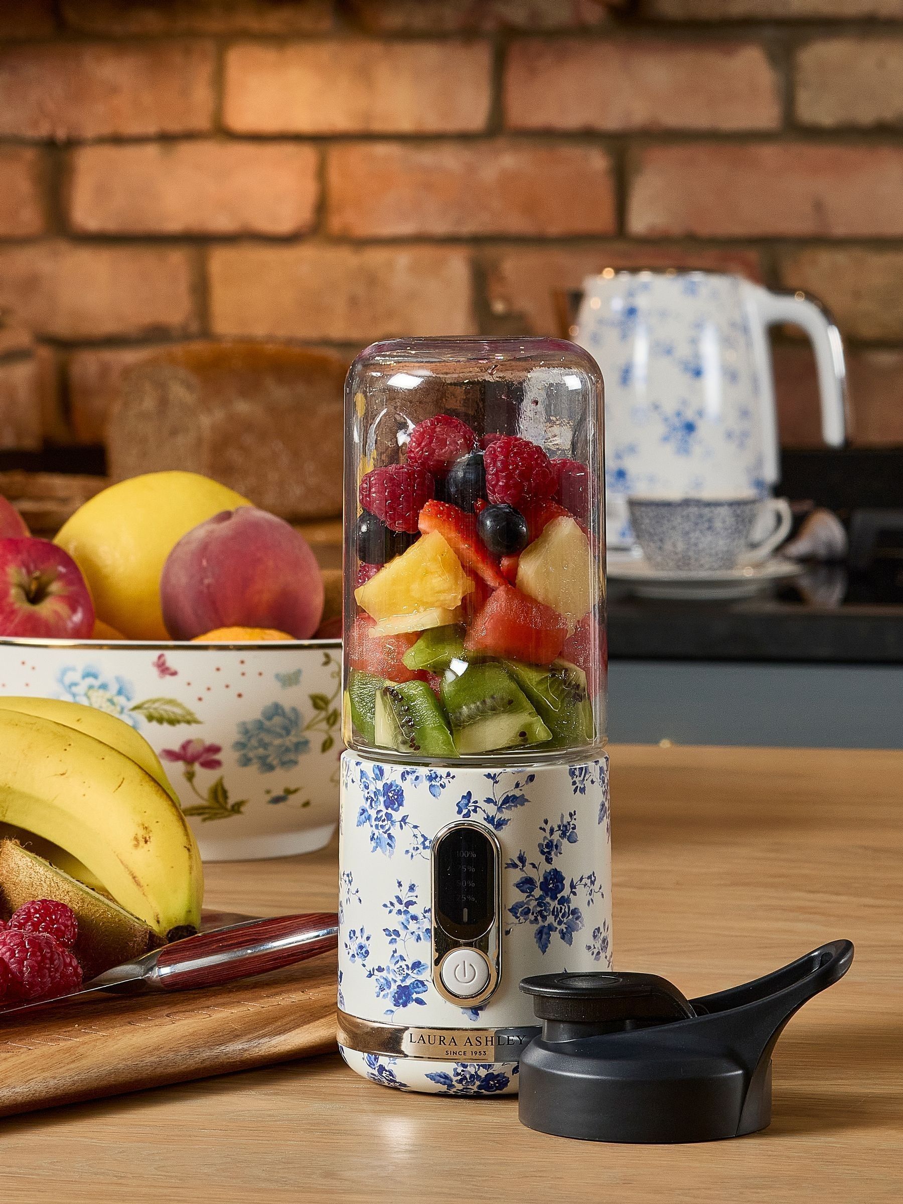 専用❣️Made in Great Britain Laura Ashley Laura Ashley China Rose Portable Smoothie Blender by VQ. Compact