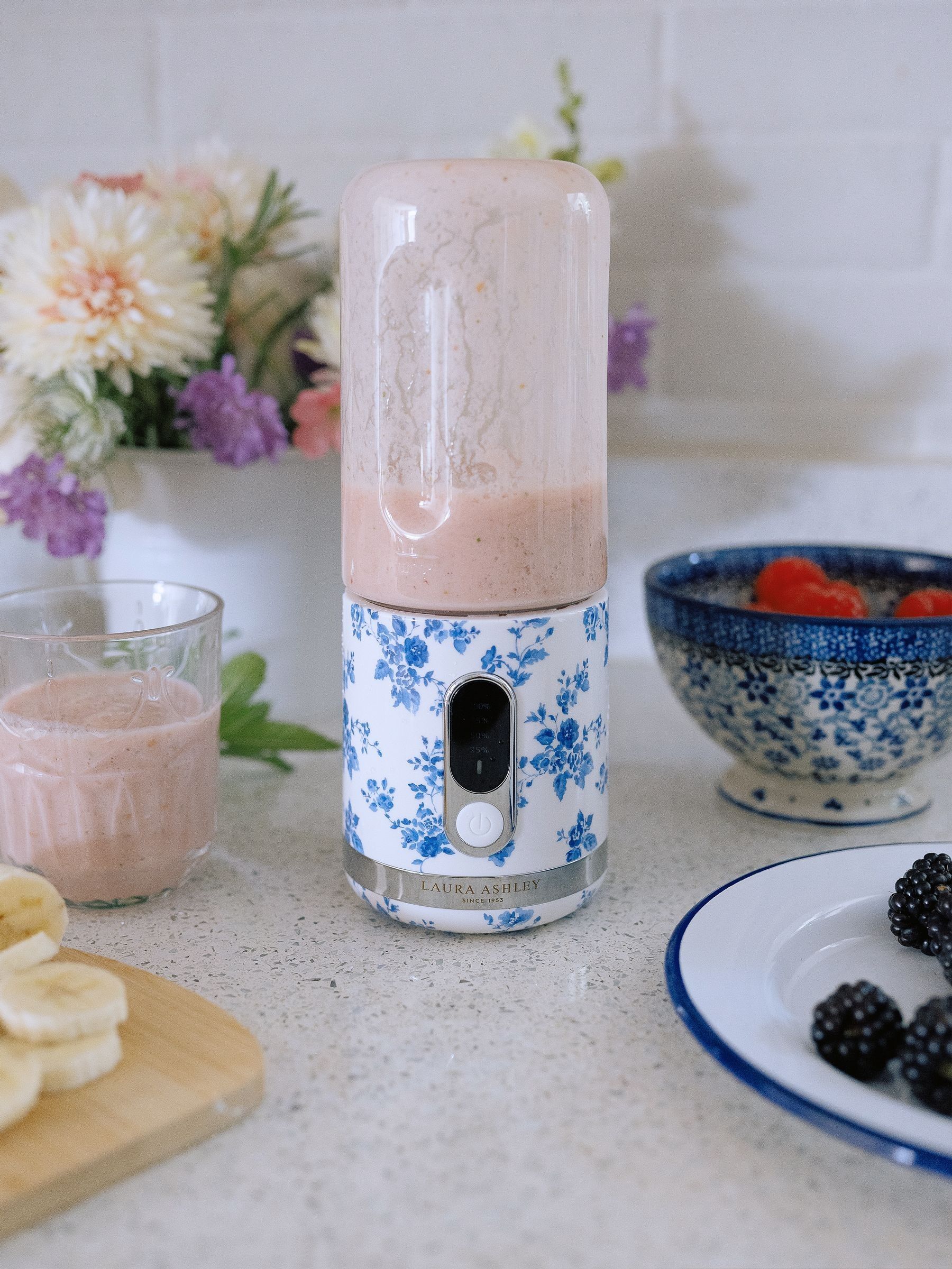 専用❣️Made in Great Britain Laura Ashley Laura Ashley China Rose Portable Smoothie Blender by VQ. Compact