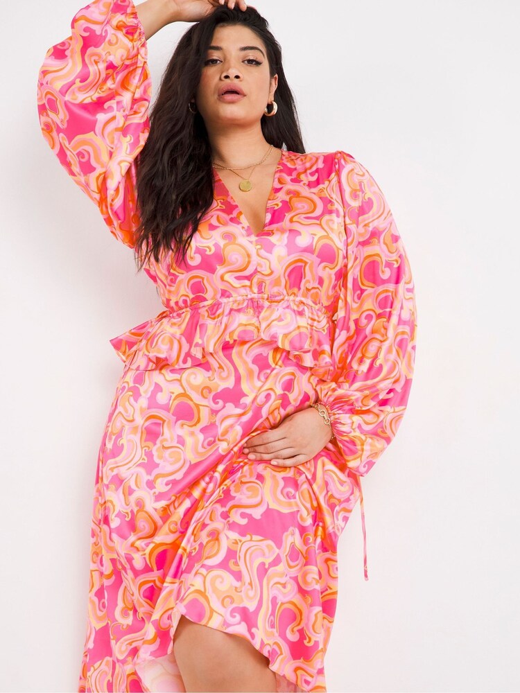 Simply Be Maxikleid mit Rüschen und Retro-Print, Pink - Bild 4 von 4 Simply Be Maxikleid mit Rüschen und Retro-Print, Pink - Bild 4 von 4