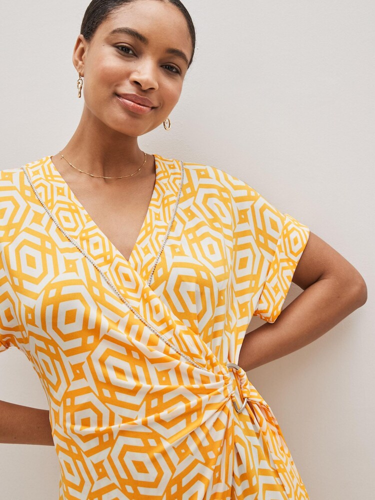 Pomarańczowy w geometryczny wzór - V-Neck Wrap Short Sleeve Trim Midi Dress - Image 3 of 4