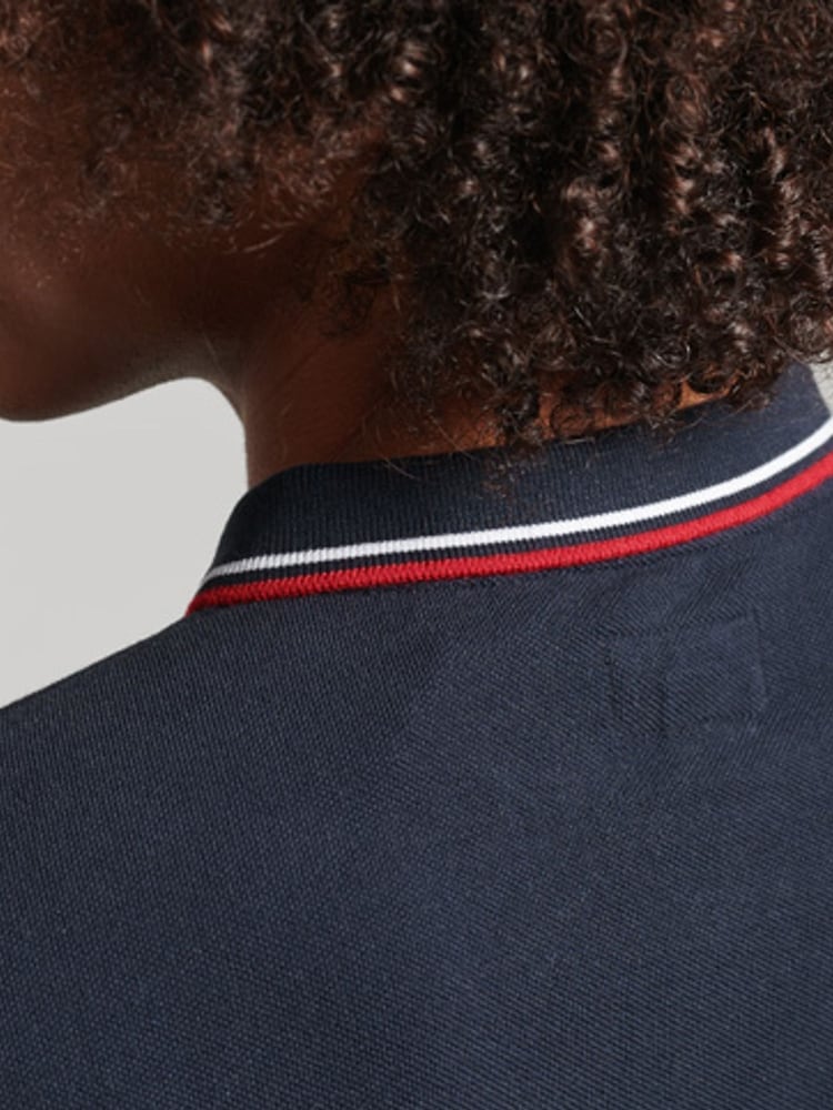 أزرق - قميص بولو أبيض 100% قطن بحافة بكم طويل Vintage من Superdry أبيض - صورة 4 من 4 أزرق - قميص بولو أبيض 100% قطن بحافة بكم طويل Vintage من Superdry أبيض - صورة 4 من 4