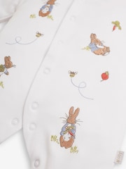 Conjunto de pijama bordado de algodón con estampado de Peter Rabbit y sombrero de JoJo Maman Bébé - Imagen 5 de 7