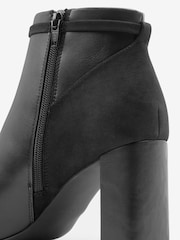 črna - Škornji z debelo peto in odprtim sprednjim delom Forever Comfort® - Slika 6 iz 6