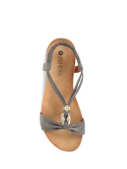 Оловянный - Сандалии Pavers Flat Strappy - Image 4 of 5