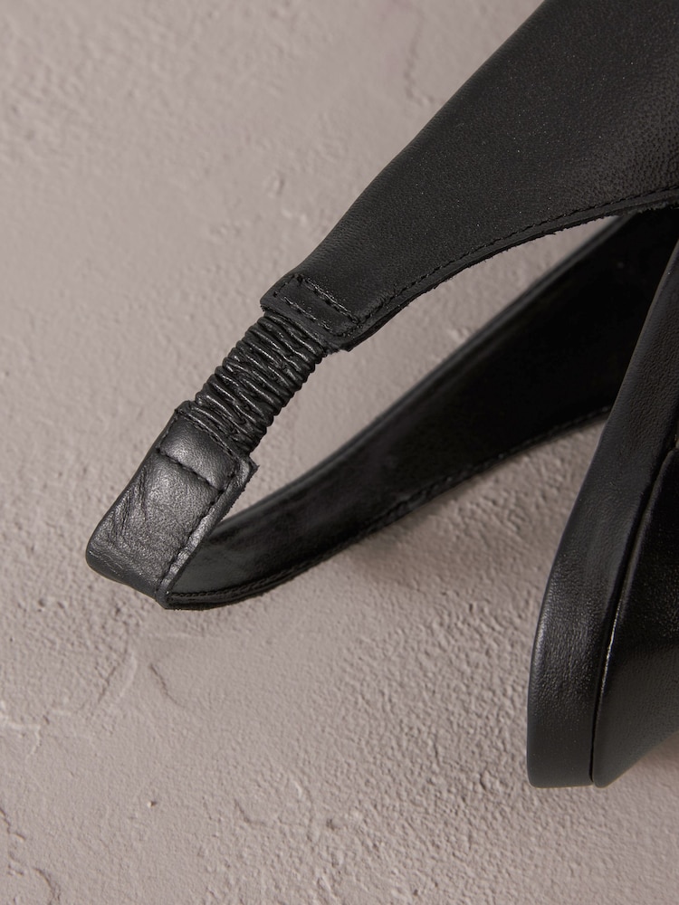 Schwarz - Signature Pumps aus Leder mit hohem Absatz und Fersenriemen - Bild 8 von 8 Schwarz - Signature Pumps aus Leder mit hohem Absatz und Fersenriemen - Bild 8 von 8