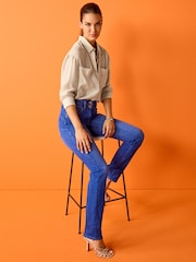 Leuchtendes Jeansblau - Lift, Slim And Shape Jeans mit engem Schnitt - Bild 1 von 5
