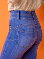 Leuchtendes Jeansblau - Lift, Slim And Shape Jeans mit engem Schnitt - Bild 4 von 5